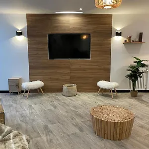 bien-dexception-aux-pieds-des-pistes-1750-roche-b.hotels-rhonealpes.com/